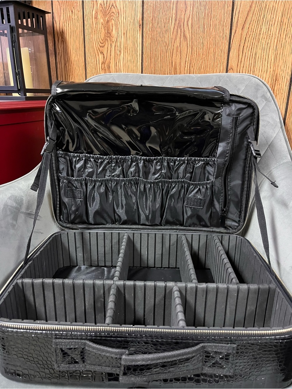 Travel make up case organizer- black Croc-look with Gold Hardware - Picture 3 of 12
